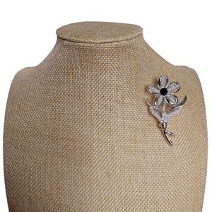 SARAH COVENTRY‎ VINTAGE SILVERTONE FLOWER BROOCH FROM: 1960'S VGC